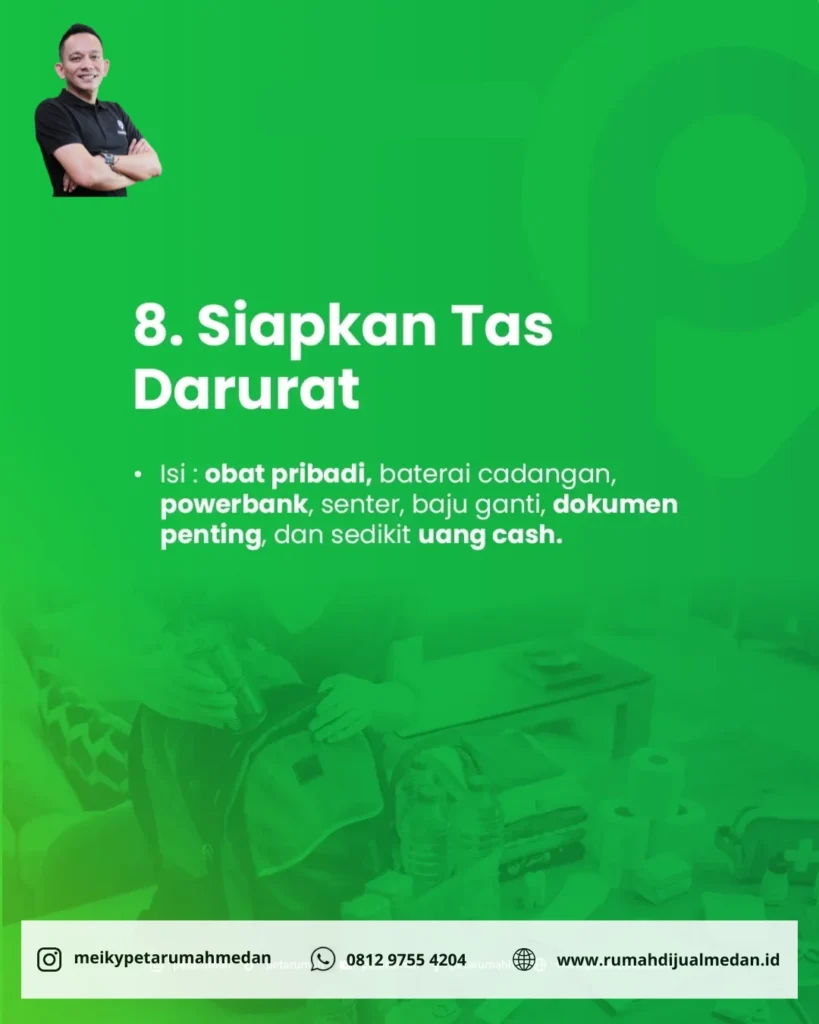 Tas ransel darurat berisi obat, senter, dan dokumen penting.